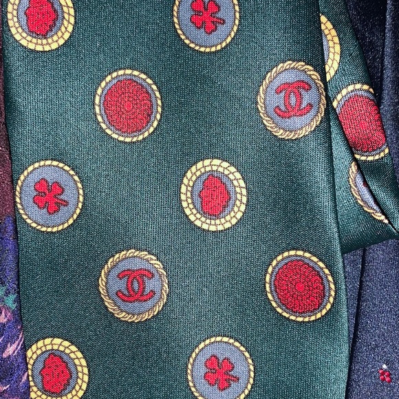 9designer ties…NOT THE PRICE Will post additional photos upon request🥳🥳❌ - Picture 6 of 6